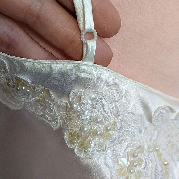Victoria's Secret 1999 White Satin Pearl Sequin Applique Short Bridal Slip Small - Picture 15 of 17